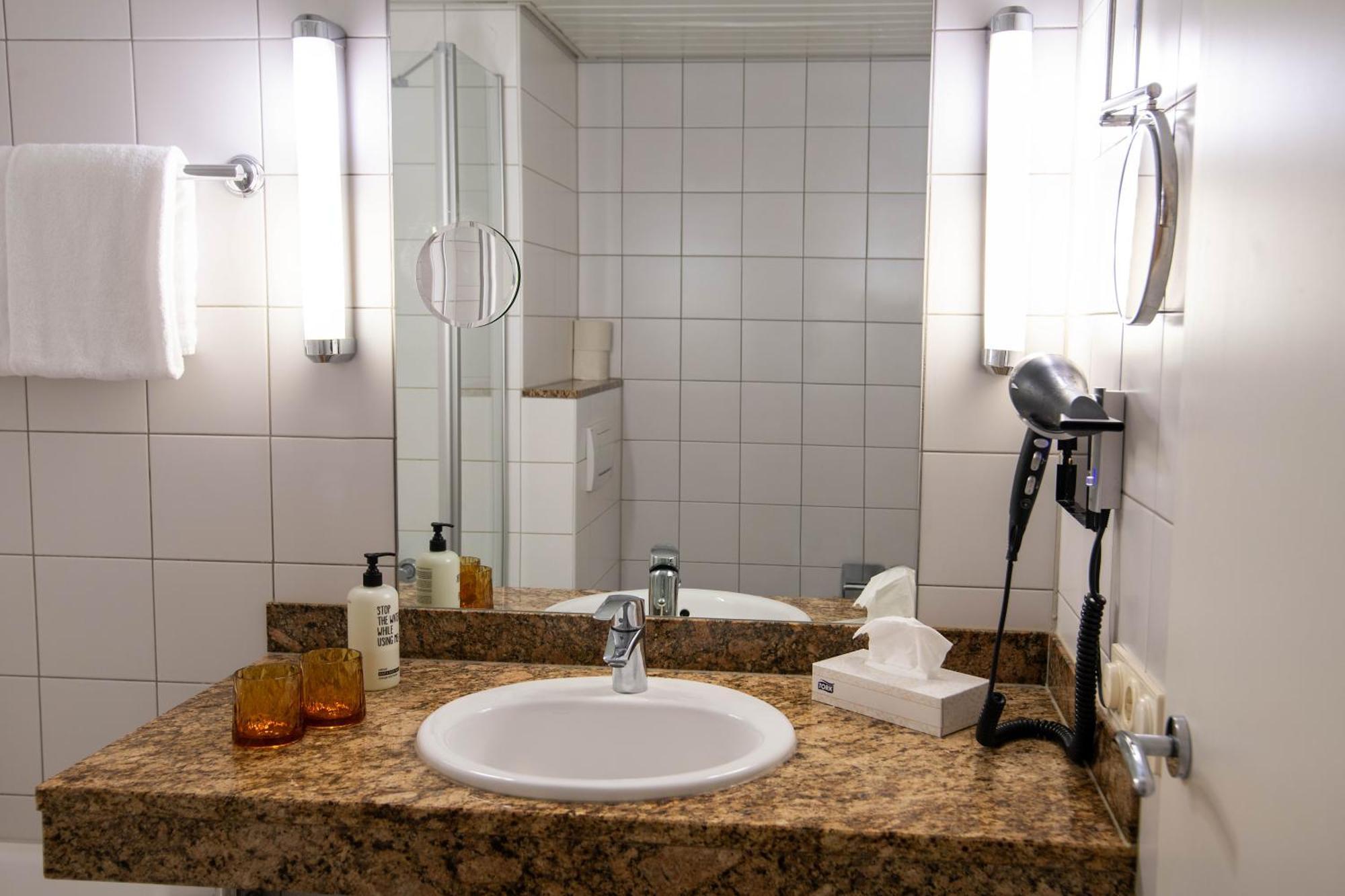 Best Western Conference Airporthotel Frankfurt Moerfelden Exterior photo
